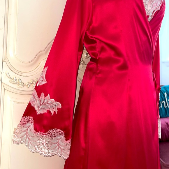 Victoria’s Secret Vintage Red Pure 100% Silk Lingerie Robe Kimono Duster - Picture 2 of 7
